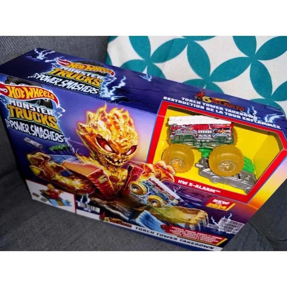 Hot Wheels Monster Trucks Power Smashers 5Alarm Torch Tower Takedown Playset B26